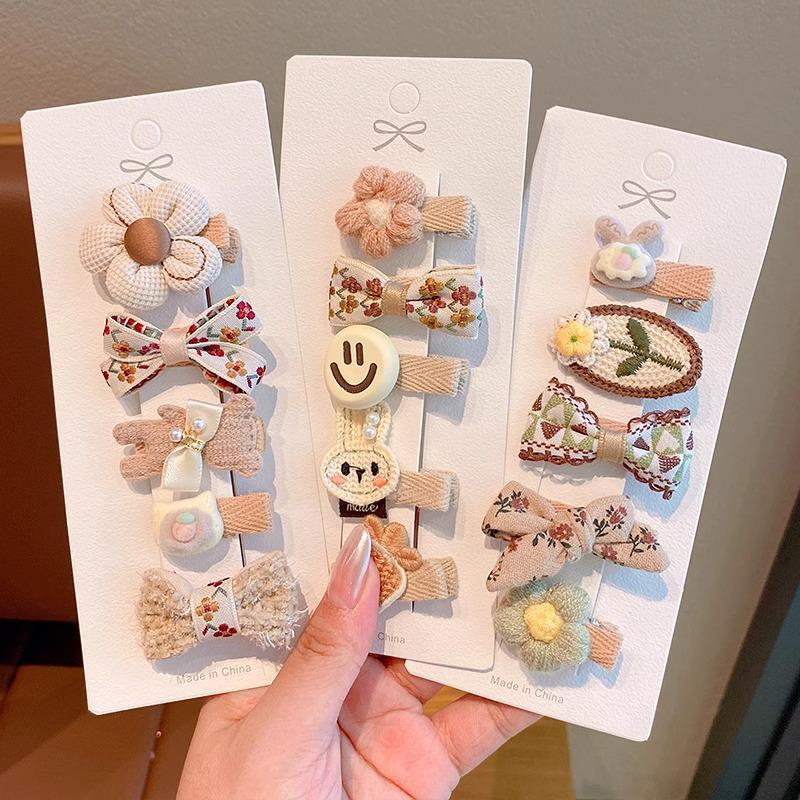 Retro Cute Baby Hair Clips – Gentle Fabric Flower Headwear for Girls