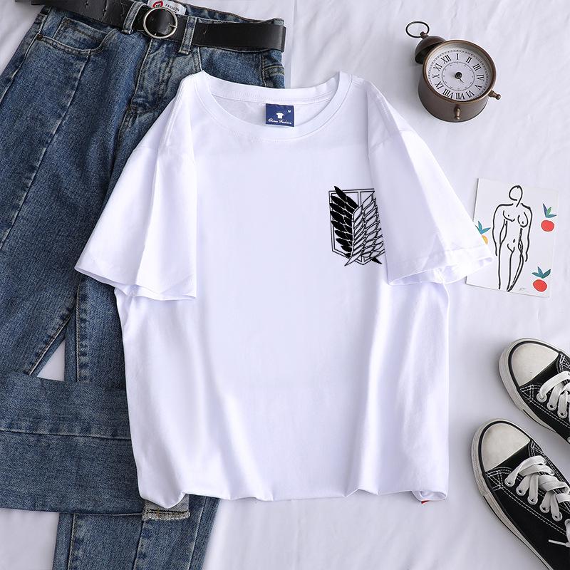 Футболка цвета карамели с логотипом Attack on Titan