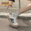 Немецкие кроссовки на толстой подошве, белые туфли для женщин и весны и осени 2024 года, новые студенческие универсальные повседневные взрывные спортивные кроссовки для сноуборда