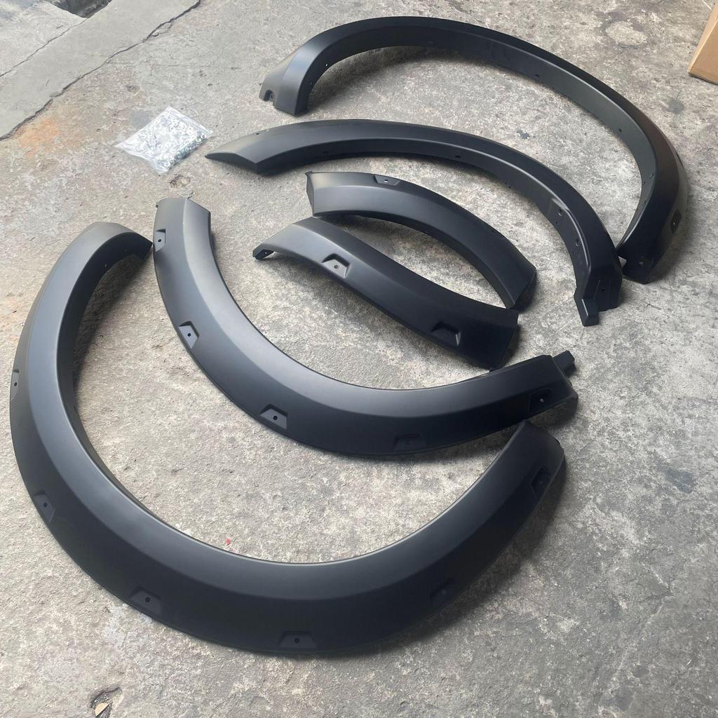 2015-2020 Nissan Navara NP300 Wheel Arch with Rivets for Pickup