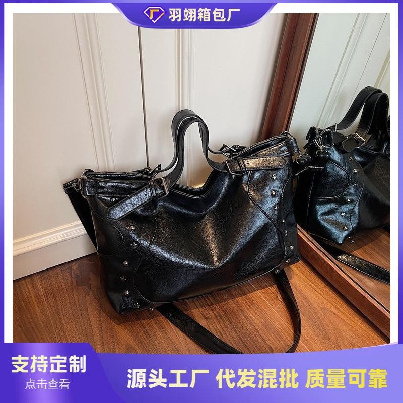 Retro Bag Women's Large-capacity New Summer Casual Messenger Bag Rivet Portable Commuter Tote Bag