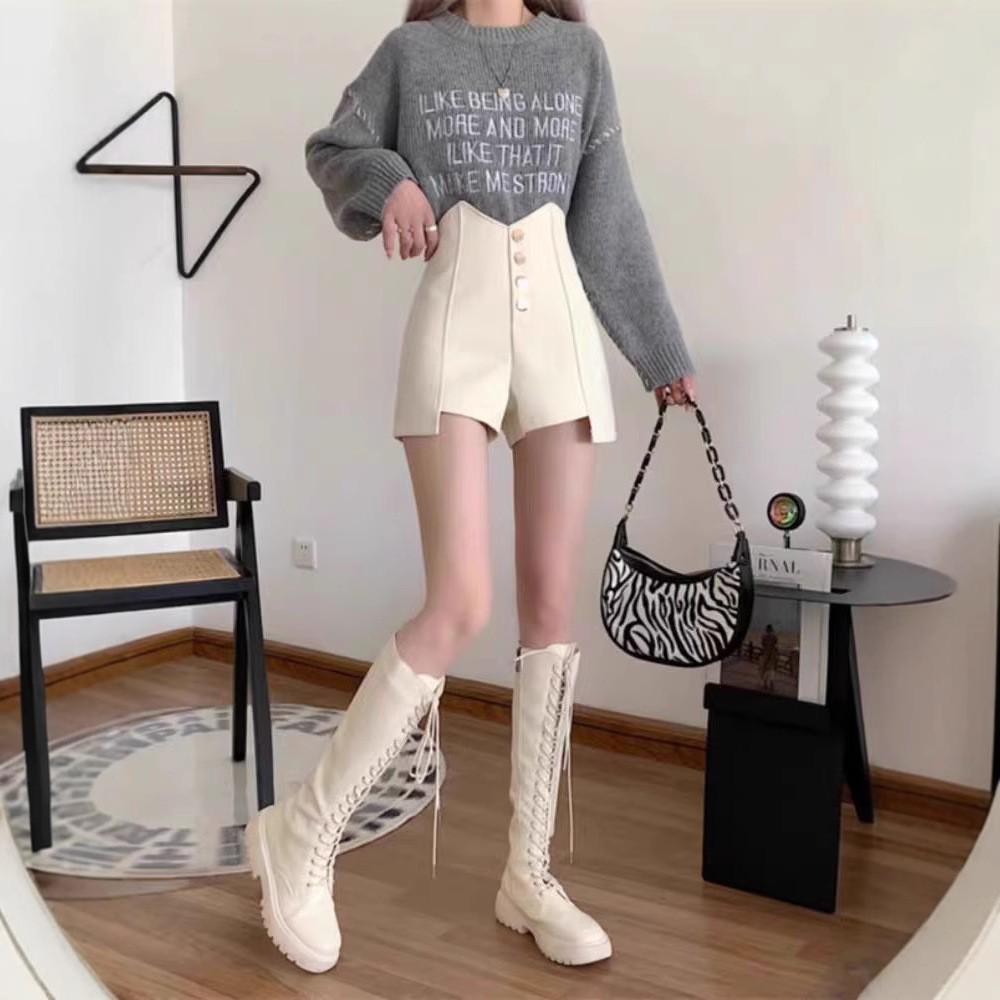 Женские черные шорты А-силуэта с высокой посадкой и пуговицами, весна/лето 2025