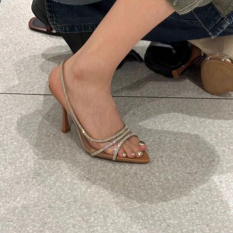 2025 лето женская обувь острый носок натуральный цвет яркие инкрустированные босоножки на высоком каблуке тонкий каблук стразы прозрачные сандалии ПУ кожа