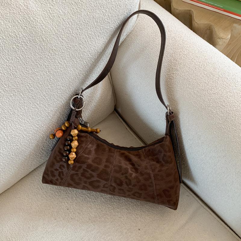 Сумка подмышку женская 2025 новая модная нишевый дизайн плечевая сумка женская популярная французская сумка-багет