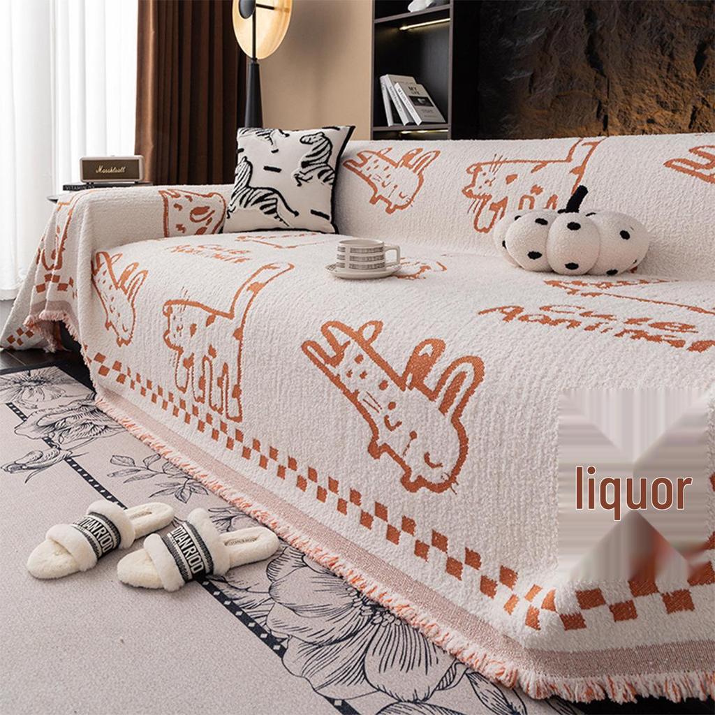 Плюшевый нескользящий кремовый чехол на диван на все четыре сезона