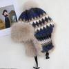 Флисовая Утепленная Зимняя Шапка Женская Защита от Холода и Тепло Защита Ушей Шерстяная Шапка Помпон Этнический Стиль Цветная Вязаная Шапка