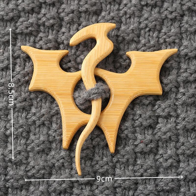 Brooch Pin with Woodenanimal Pattern