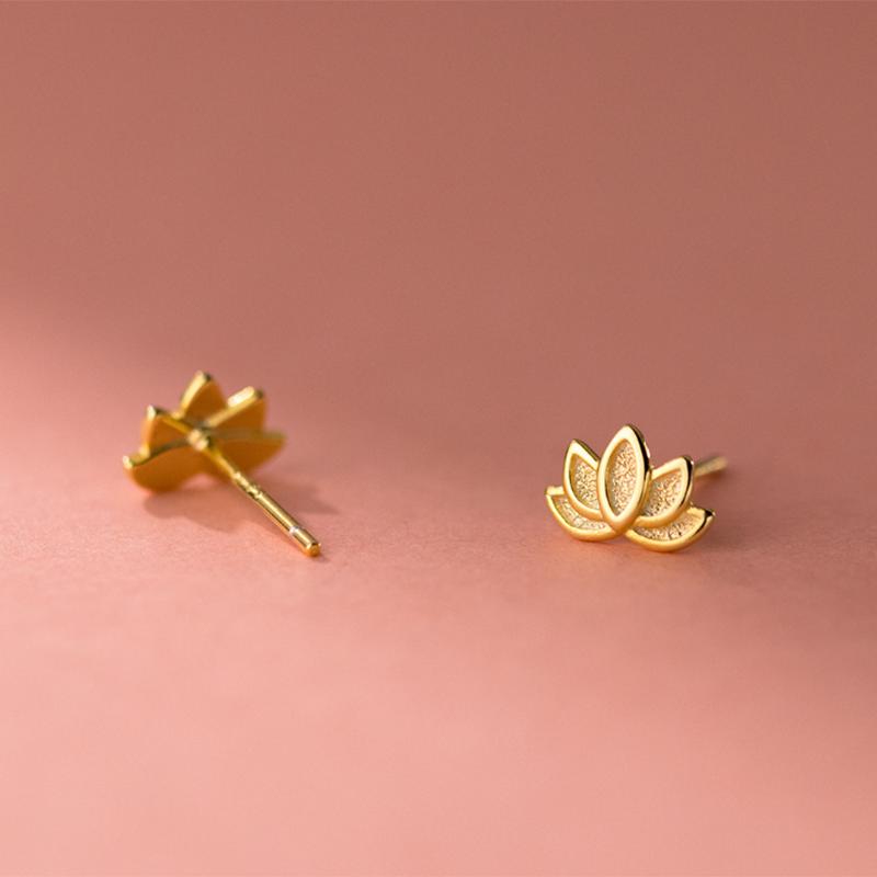 WANTME 925 Silver Fashion Vintage Lotus Flower Statement Gold Small Stud Earrings for Women Elegant Chic Party Jewelry