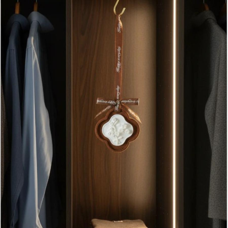 Solid Wood Car Air Freshener Essential Oil Wooden Hanging Car Perfume Air Purifier for Home Wardrobe Long-Lasting Scent