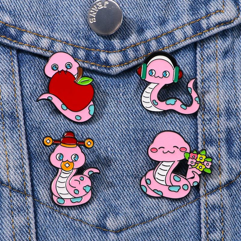 2025 Chinese Style Zodiac Snake Brooch God of Wealth Pink Little Snake Zinc Alloy Badge for Clothes Backpack Decoration Accessory