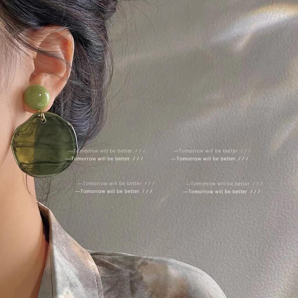 Hong Kong style retro olive green smudge earrings s111 silver needle niche design fashion earrings irregular circle earrings