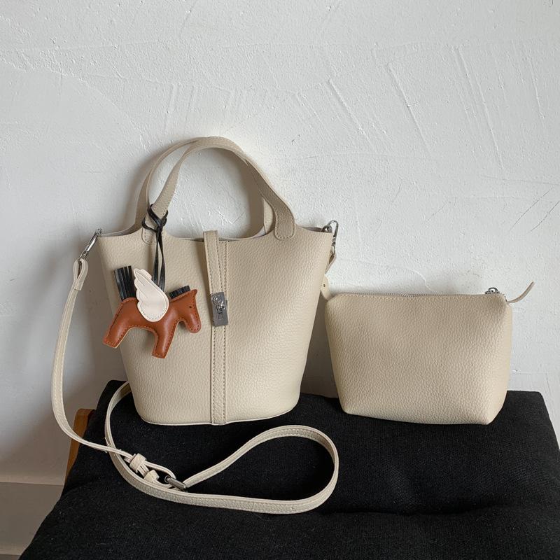 Популярные в этом году маленькие сумки для женской осени и зимы 2025, новые детские и материнские наплечные сумки-мессенджеры, ретро портативные сумки-ведра