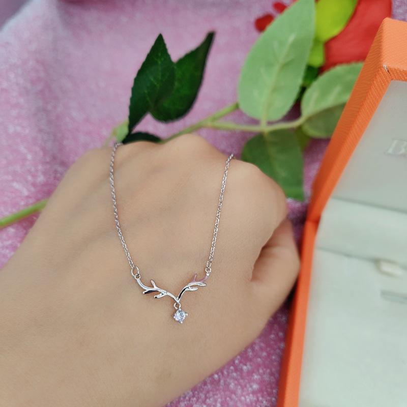 Модное ожерелье с подвеской в виде рогов, инкрустированное бриллиантами – очаровательный дизайн, вдохновленный оленями, для рождественских или подарочных на день рождения