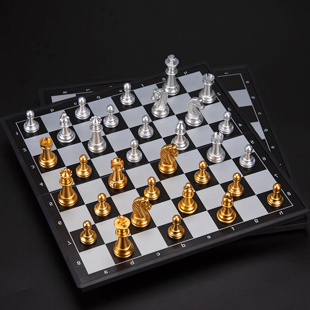 Exquisite Chess Game Medieval Chess Set With Chessboard 32 Chess Pieces Magnetic Chess Set