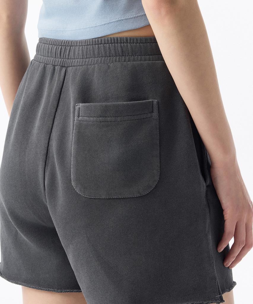 MUSINSA STANDARD WOMAN Женские пигментные шорты-свитшот с обрезанным краем [Угольно-серый]