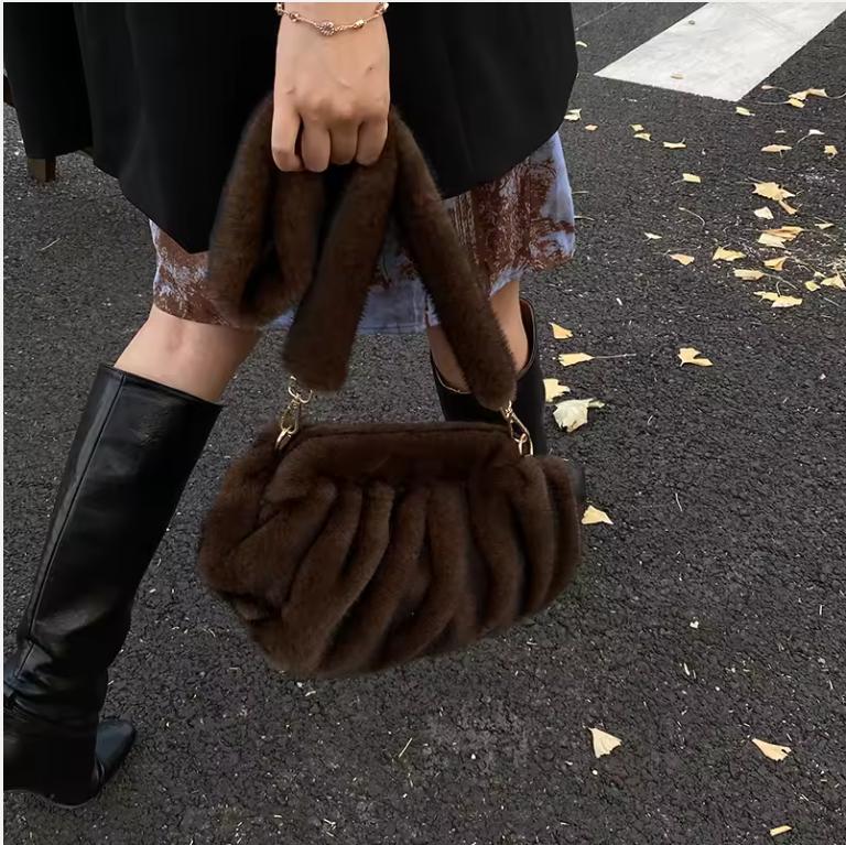 Модная сумка-облако с драпировкой, маленькие сумки на плечо из мягкого искусственного меха для женщин, тренд зимы 2025, корейские плюшевые сумки, сумка кроссбоди