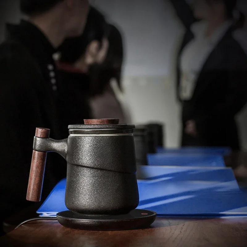 Черная керамическая чашка с деревянной ручкой, фильтр для чая, керамическая кружка, креативный офис, ретро, элегантные чашки и кружки для воды, эстетичный фарфоровый набор, подарочная коробка на день рождения
