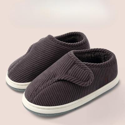 Пары могут носить плюшевые туфли на толстой подошве с флисом для тепла и защиты от скольжения дома
