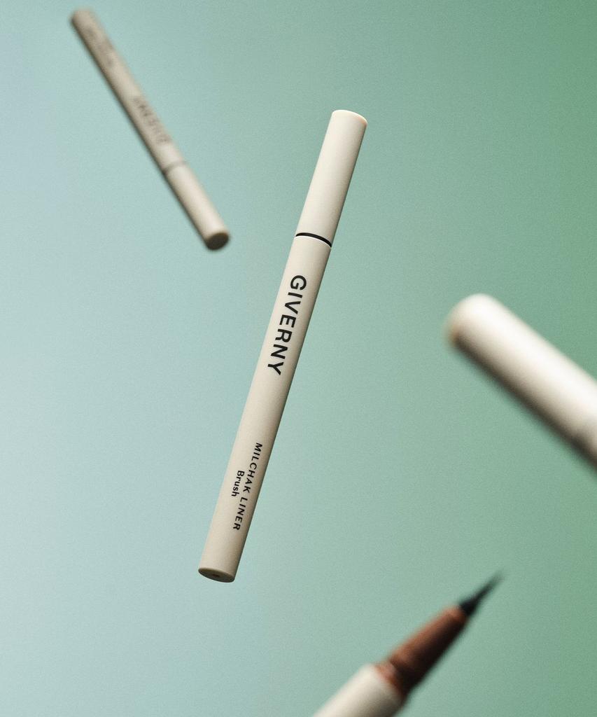 Close-fitting brush liner