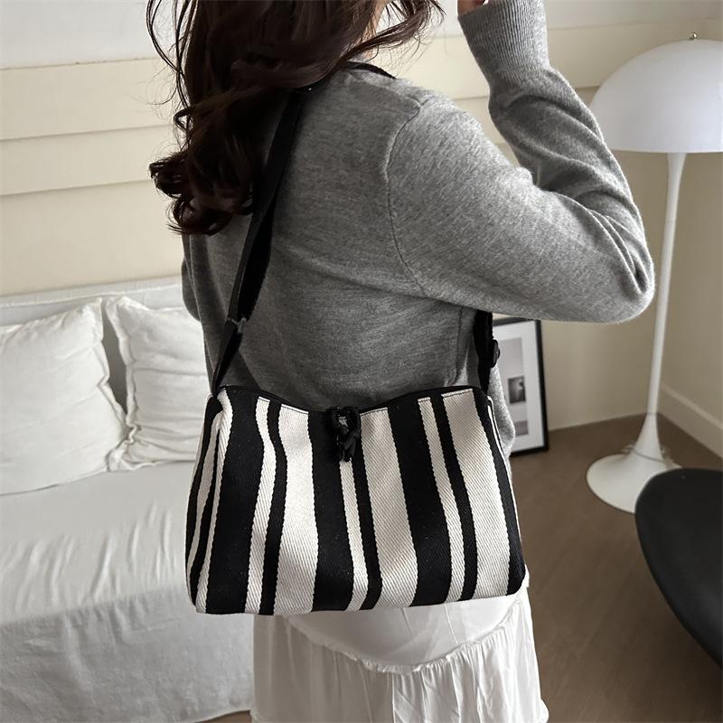 Женская новая модная и универсальная сумка через плечо, трендовая большая вместительная полосатая повседневная сумка через плечо, ретро-холщовая сумка в литературном стиле