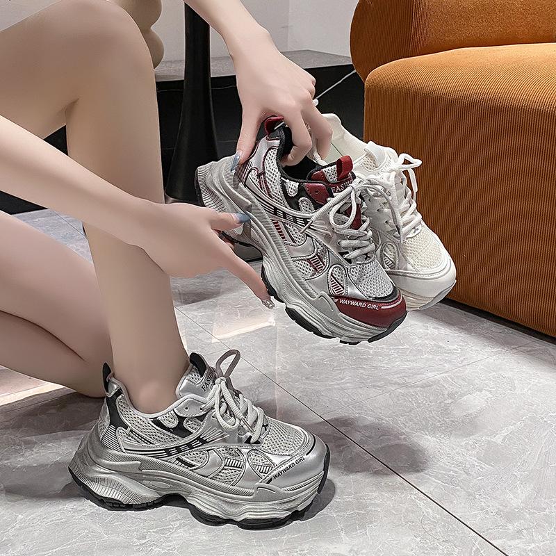 Retro heightening and showing feet, small platform dad shoes, women's 2025 new autumn breathable casual and lightweight sports shoes