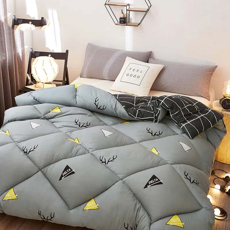 Утолщенное одеяло с хлопчатобумажной подкладкой. Бархатное теплое одеяло. Дышащая и легкая ткань. Доступны постельные принадлежности для одного или двух человек. Все сезоны.