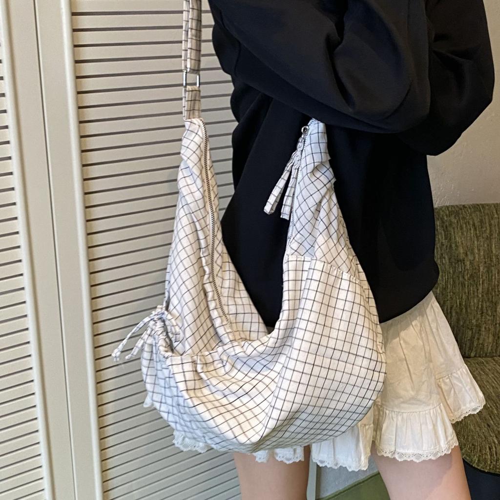 Холщовая сумка на шнурке 2025 осень и зима новая корейская ленивая сумка-пельмень в клетку для поездок на работу плечевая сумка-мессенджер женская сумка
