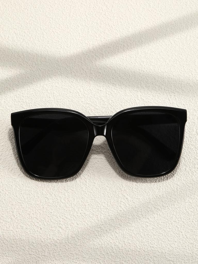 1 pair of large frame black fashion sunglasses for women Outdoor travel glasses UV protection sunglasses
