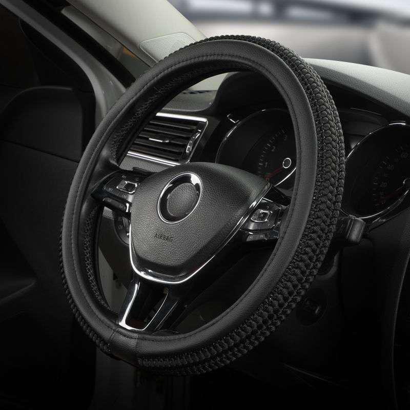 Универсальный чехол на руль автомобиля из искусственного шелка для всех четырех сезонов, впитывающий пот и удобный.