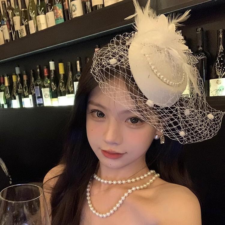 Elegant Black Hepburn-Style Small Hat for Women - Autumn/Winter Shanghai Retro Cheongsam Headdress with Veil