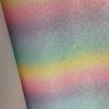 Блестящая ткань из искусственной кожи с градиентной радугой и золотисто-серебряными блестками