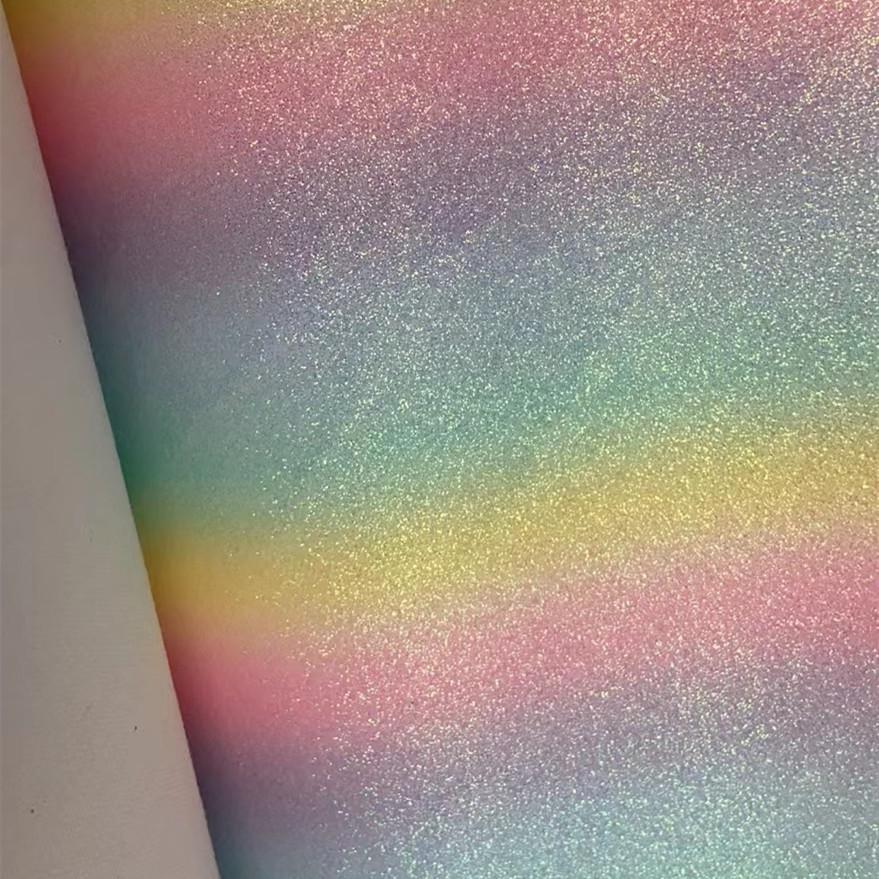 Блестящая ткань из искусственной кожи с градиентной радугой и золотисто-серебряными блестками