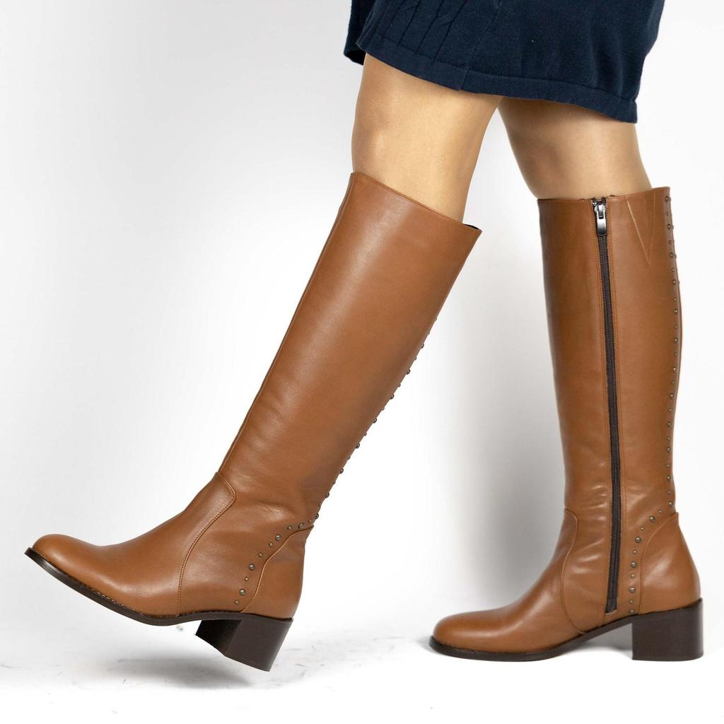 Женские сапоги из натуральной кожи на среднем каблуке до колена