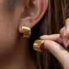 Дизайн Sense Классические Серьги-кольца C-образной формы из 18-каратного золота с глянцевой геометрической отделкой