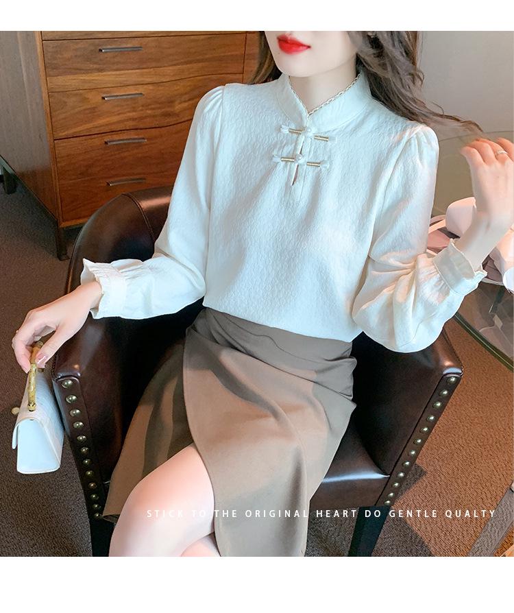 Ретро пуловер с воротником-стойкой и пуговицами-лягушками: Плюс Велюровый Утепленный Базовый Слой на Осень/Зиму 2025, Новый Китайский Стиль.