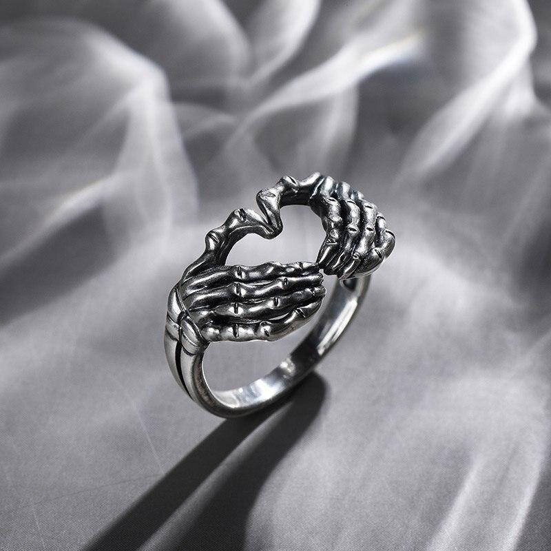 Retro Gothic Made Old Skeleton Hand Ring Punk Grunge Entertainment Metal Biker Rings for Men Hip Hop Jewelry Personality Gift