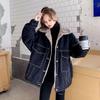 Женская джинсовая куртка в корейском стиле: Толстый меховой воротник, подкладка из хлопка с бархатом для зимы 2025 г.