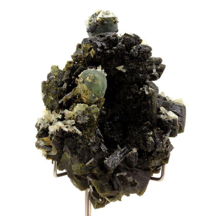 Pierres et Minéraux. Epidote, Prehnite, Stilbite. 2440.0 ct. Bendougou, Kayes, Mali.