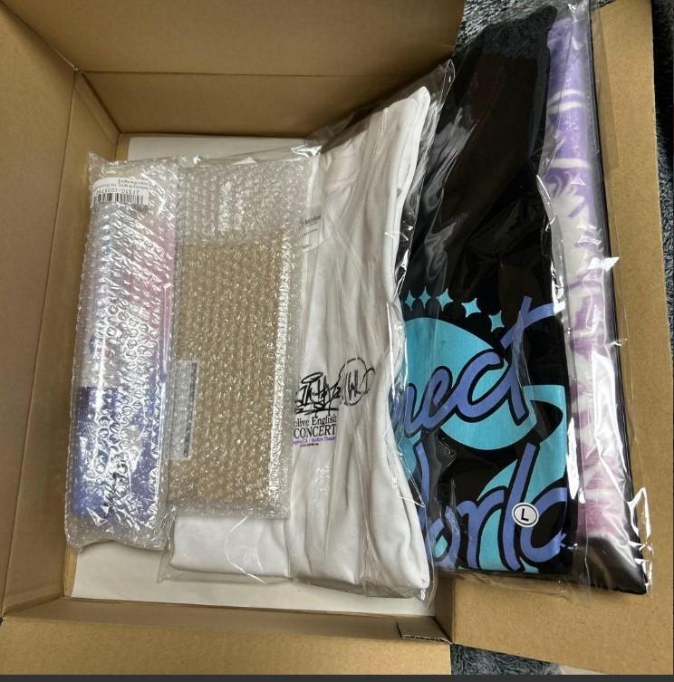 Hololive English 1st Concert - Connect World Merchandise Set JPN