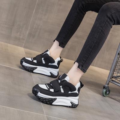 2024 Осень и зима Новая женская обувь для студентов Корейский стиль Толстая подошва Универсальные высокие туфли Повседневные модные кроссовки