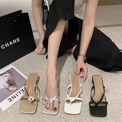 Тонкий каблук взрыв одно слово перетаскивание 2025 лето новые крутые тапочки вечерний бриз универсальные нежные носок босоножки на высоком каблуке прилив