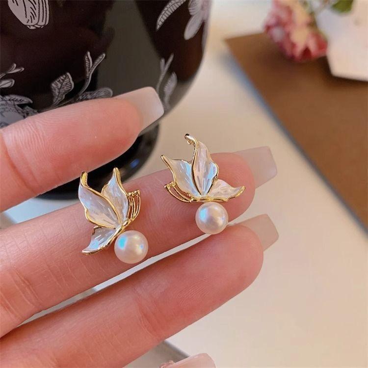 @Special French temperament butterfly pearl stud earrings design light luxury high temperament earrings versatile earrings