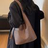 Trendy Woven Bucket Bag: 2025 Early Autumn, Large Capacity, Retro Minimalist Shoulder and Commuter Tote