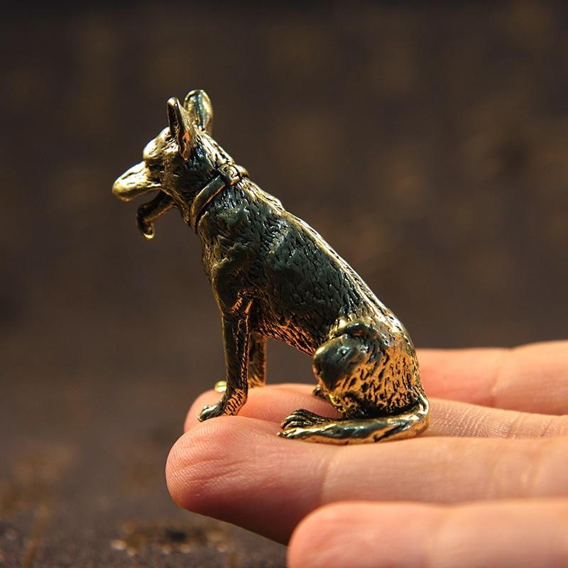 Сувенир собака сделано из сплава латуни и бронзы
