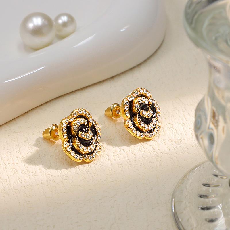 Элегантные магнитные алмазные клипсы для ушей, идеально подходящие для непроколотых ушей. Модный аксессуар в японско-корейском стиле для создания изысканного образа знаменитости.