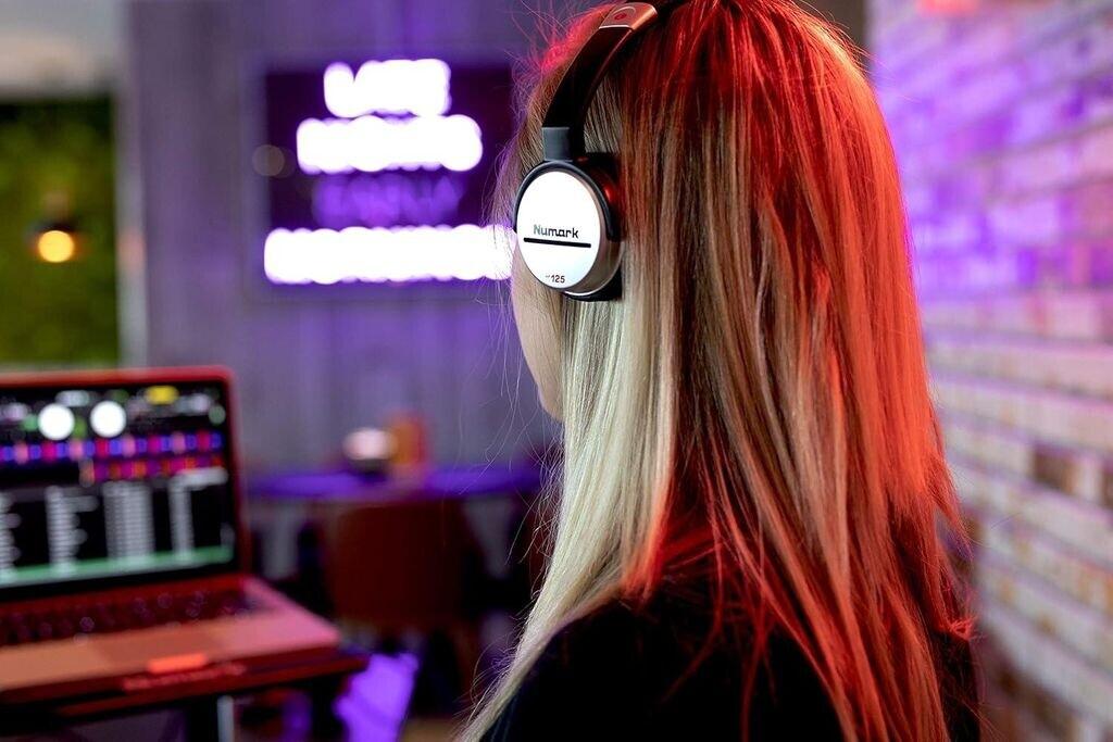 Наушники Numark HF125