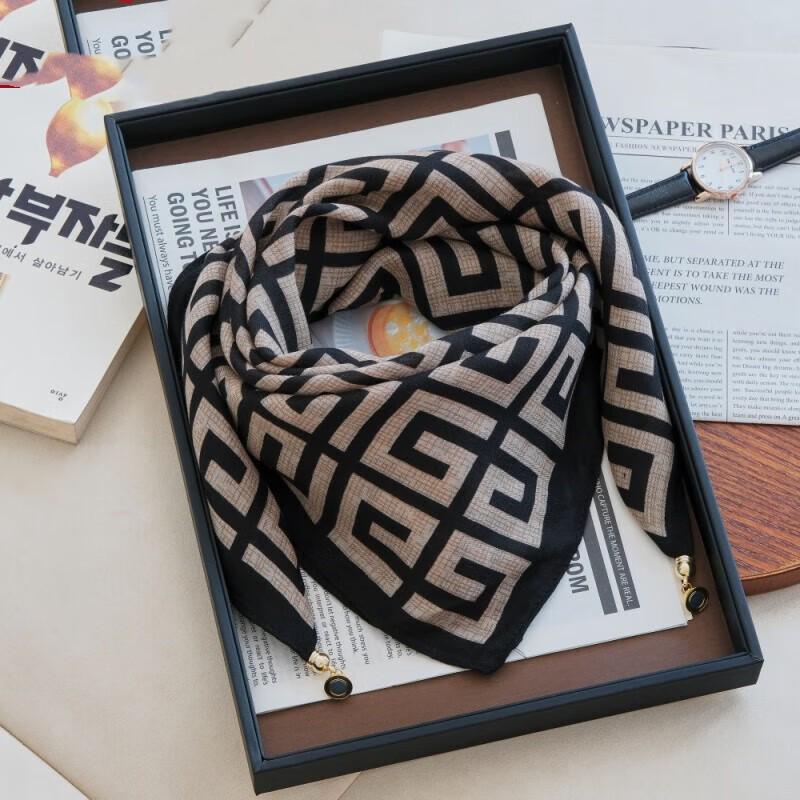 Korean-Style Magnetic Buckle Square Scarf: Women's Winter Neck Warmer & Fashionable Pendant Accessory