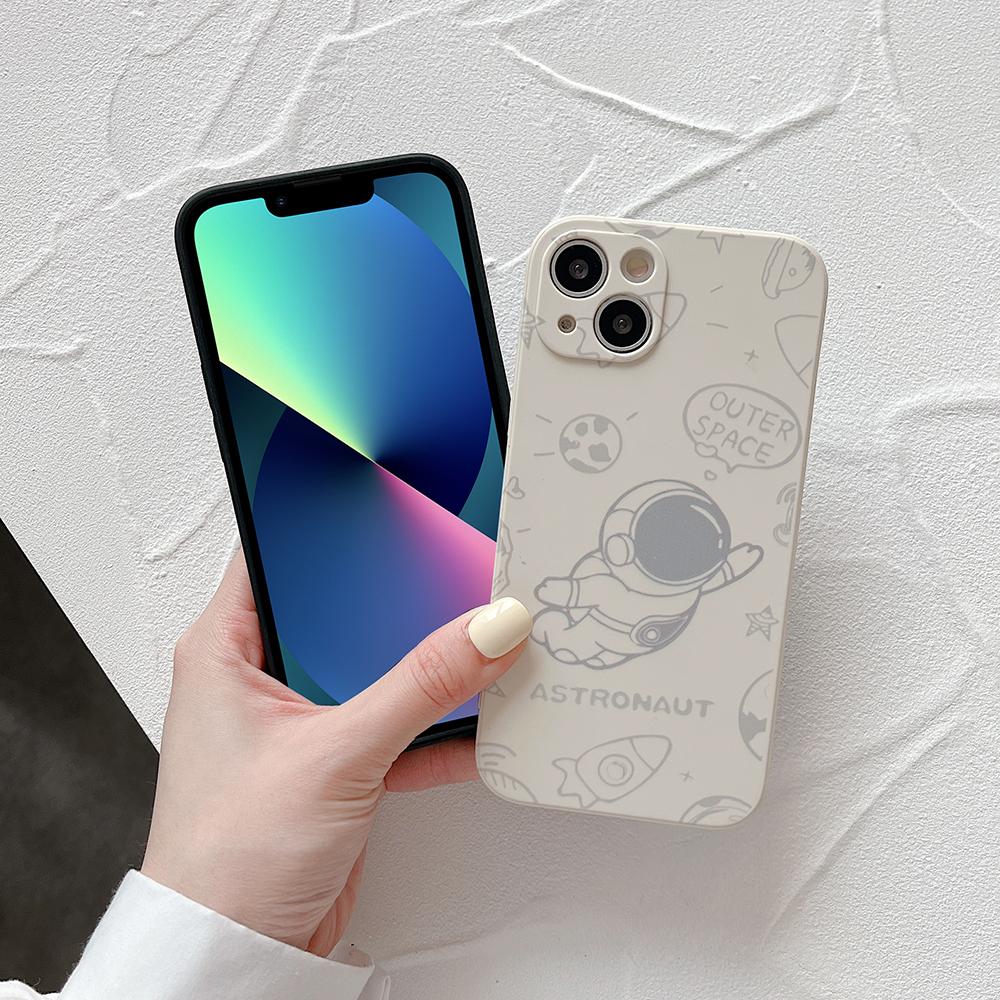 Phone Case Space Astronaut Pattern for iPhone 13 6.1 inch Precise Cutout Phone Shell Cover