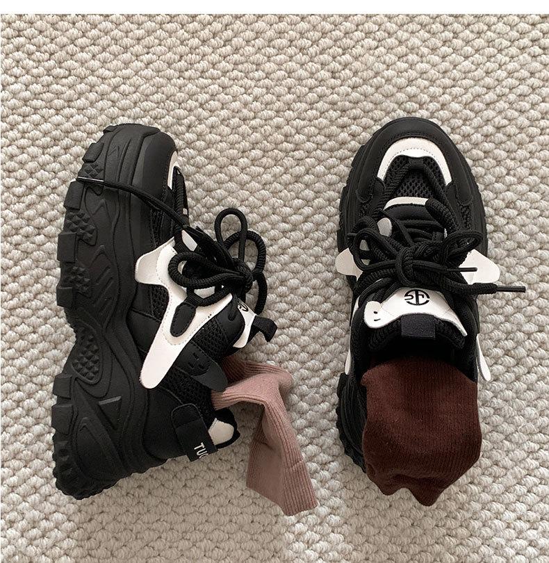 Универсальный стиль Гонконга демонстрирует маленькие белые туфли для папы на платформе, женские новинки осени и зимы 2025 года, студенческие ретро-кроссовки