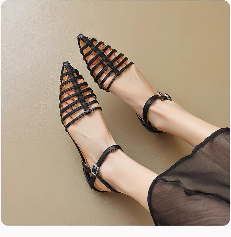 Французские нишевые сандалии-шлепанцы женские летние черные высококлассные на плоской подошве с полым верхом женские туфли ретро остроносые римские одинарные туфли